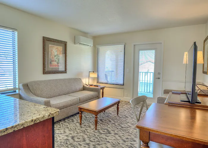 La Fiesta Ocean Inn & Suites